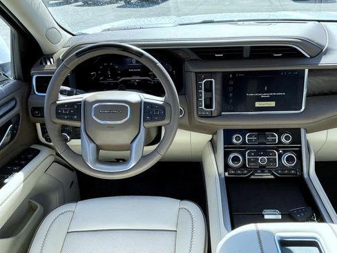 Used 2023 GMC Yukon XL Denali w/ Denali Reserve Package image 13