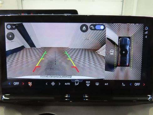 Used 2025 Ford Expedition Active image 17