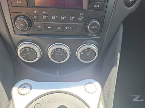 Used 2018 Nissan 370Z Roadster RWD image 21