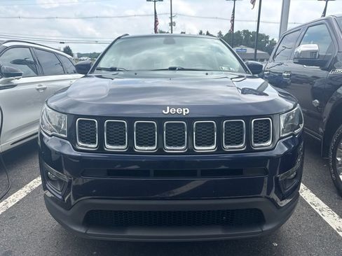 Used 2019 Jeep Compass Latitude w/ Cold Weather Group AWD/4WD image 2