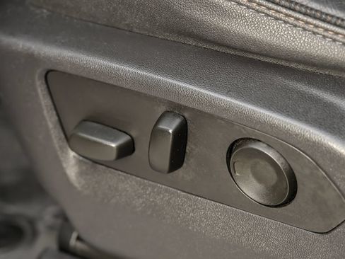 Used 2023 Chevrolet Silverado 1500 High Country w/ High Country Premium Package AWD/4WD image 19