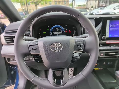 Used 2026 Toyota Camry SE AWD/4WD image 18
