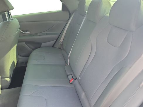 Certified 2025 Hyundai Elantra SE FWD image 13