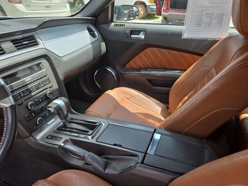 Used 2010 Ford Mustang Premium image 10