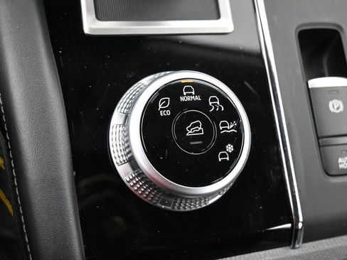 Used 2024 Mitsubishi Outlander SE Black Edition FWD image 22