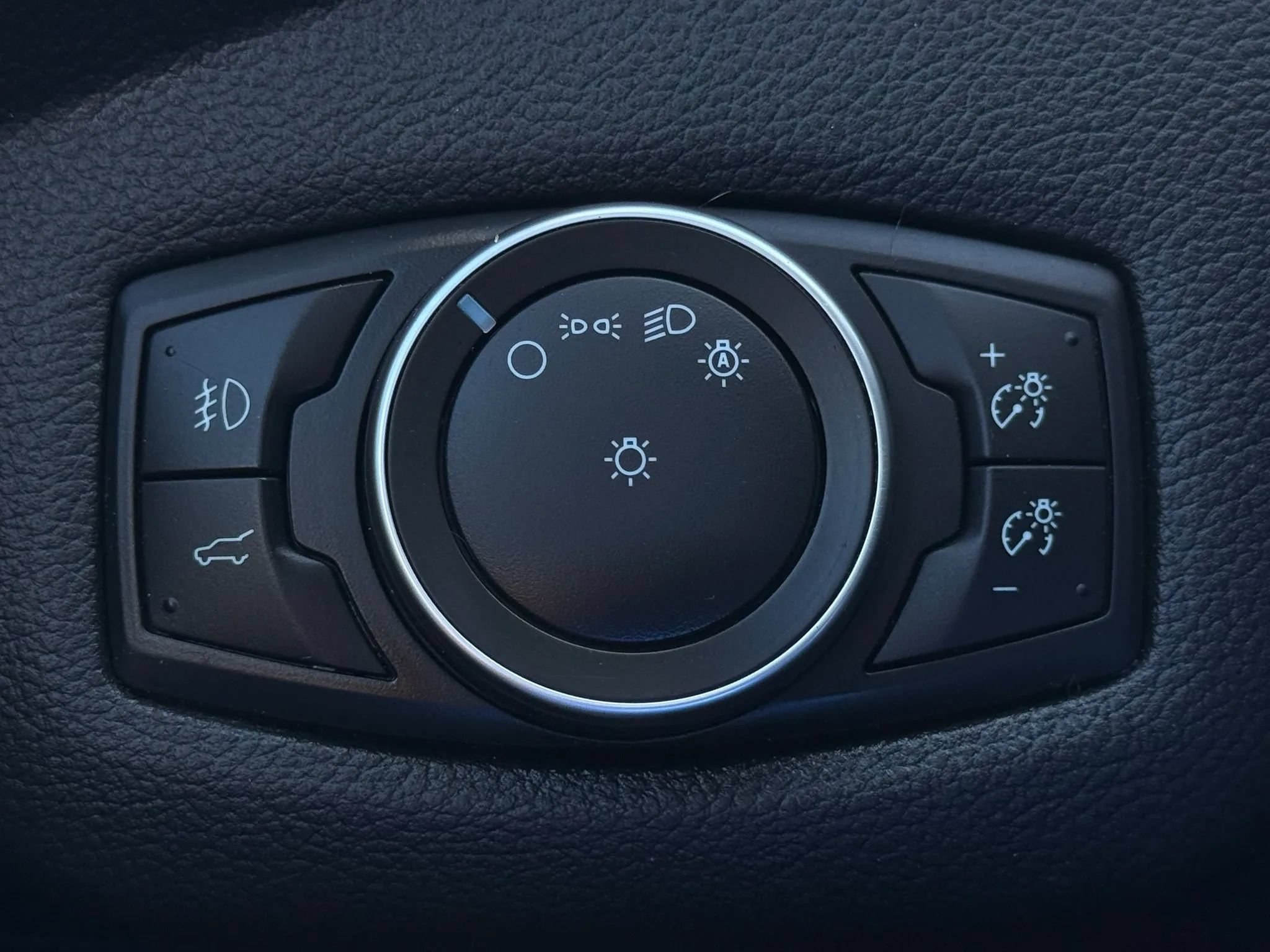 Used 2017 Ford Escape Titanium FWD image 29