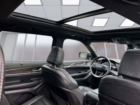 Used 2024 Jeep Grand Cherokee L Limited w/ Luxury Tech Group II image 19