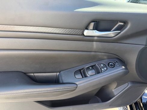 Used 2025 Nissan Altima 2.5 SV FWD image 5