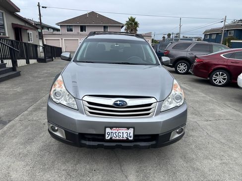 Used 2011 Subaru Outback 2.5i Premium image 2