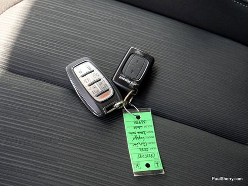 Used 2022 Chrysler Voyager LX image 53