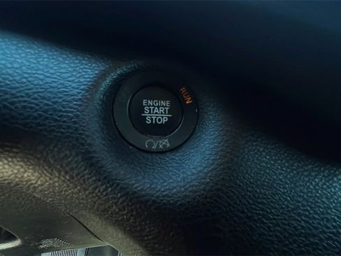 Used 2021 Jeep Cherokee Trailhawk w/ Premium Leather Package image 25