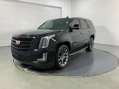 Used 2020 Cadillac Escalade Luxury w/ Escalade Sport Edition image 25