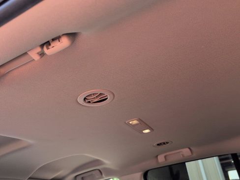 Used 2015 GMC Yukon SLE RWD image 31