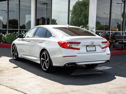 Used 2018 Honda Accord Sport image 2