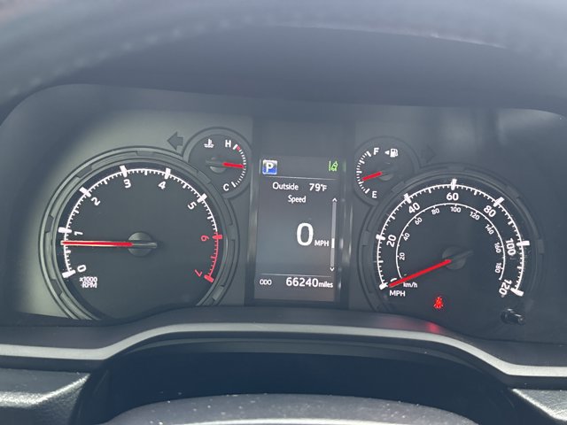 Used 2020 Toyota 4Runner SR5 AWD/4WD image 23