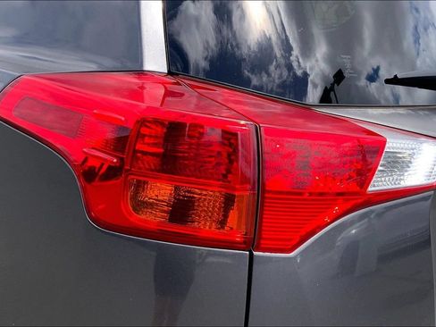 Used 2015 Toyota RAV4 LE AWD/4WD image 28