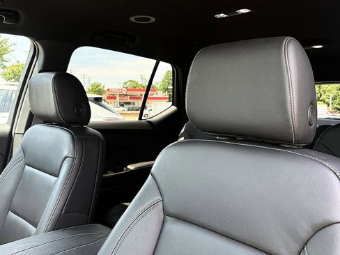 Used 2023 Chevrolet Traverse LT w/ LPO, Floor Liner Package FWD image 17