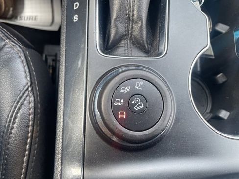 Used 2018 Ford Explorer Limited image 3