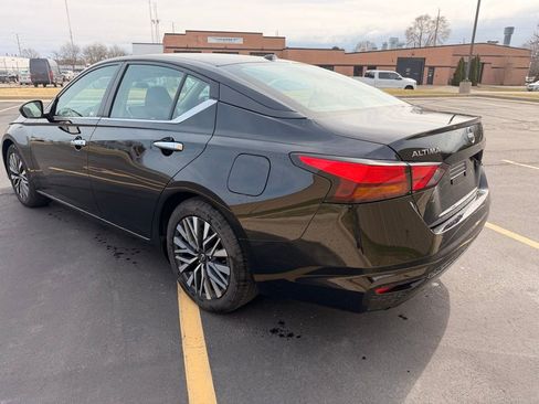 Used 2024 Nissan Altima 2.5 SV image 5