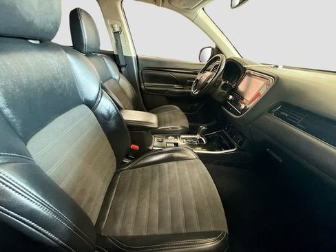 Used 2020 Mitsubishi Outlander SE image 29