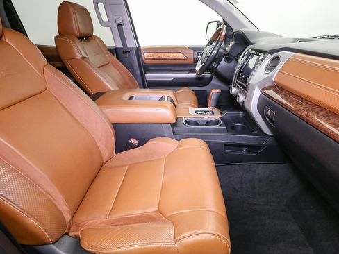 Used 2020 Toyota Tundra 4x4 CrewMax image 16