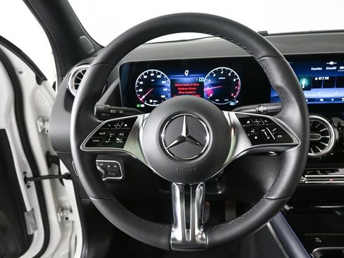 Certified 2025 Mercedes-Benz GLA 250 image 2