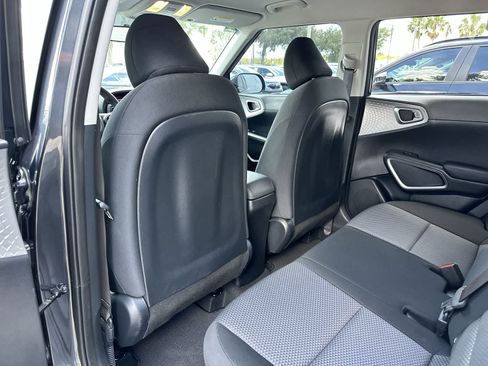 Used 2024 Kia Soul LX w/ Option Group 015 FWD image 17