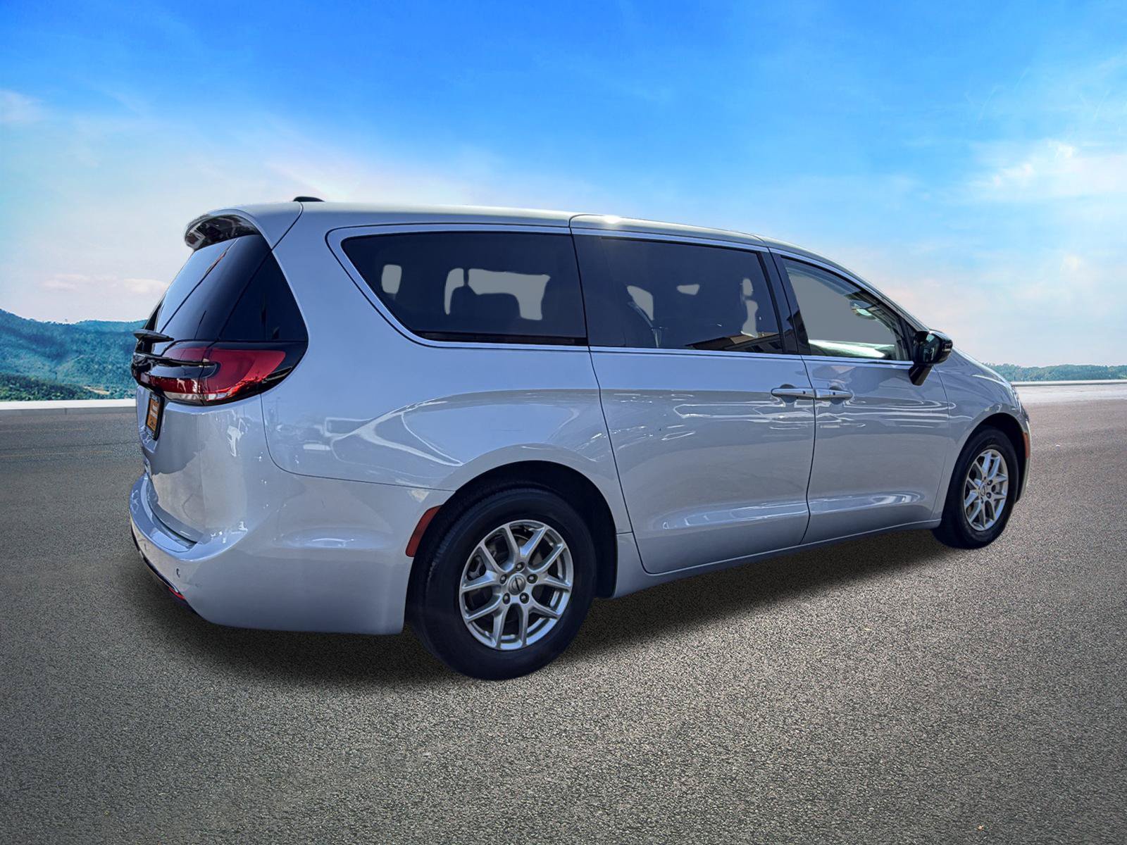 Certified 2024 Chrysler Pacifica Touring-L FWD image 11