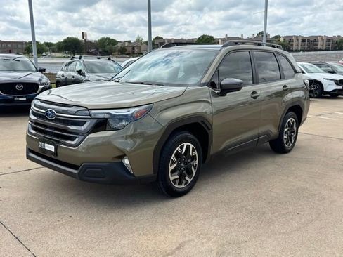 Used 2025 Subaru Forester Premium w/ Convenience Package #1 image 3