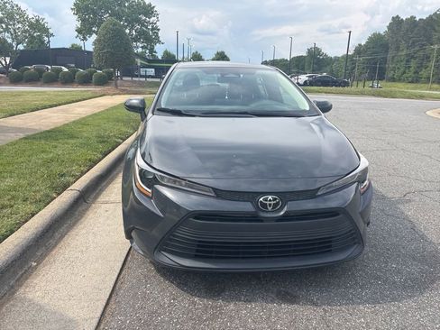 Used 2023 Toyota Corolla LE FWD image 3