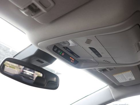 Used 2023 GMC Terrain SLT image 23