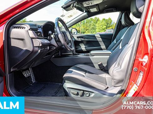 Used 2025 Toyota Camry SE image 19