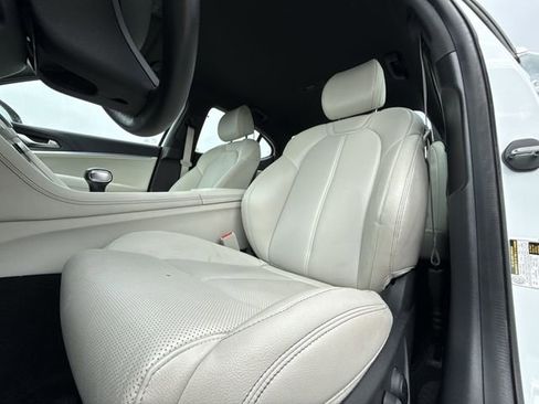Used 2024 Genesis G70 2.5T RWD image 11