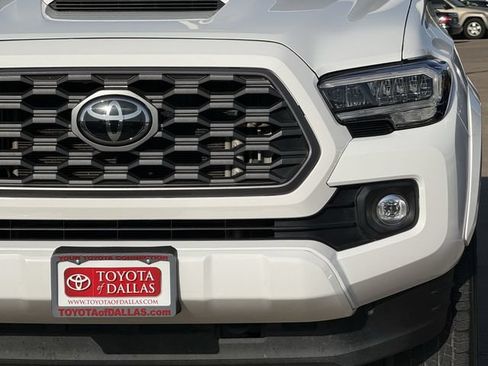 Used 2023 Toyota Tacoma TRD Sport w/ Technology Package RWD image 8