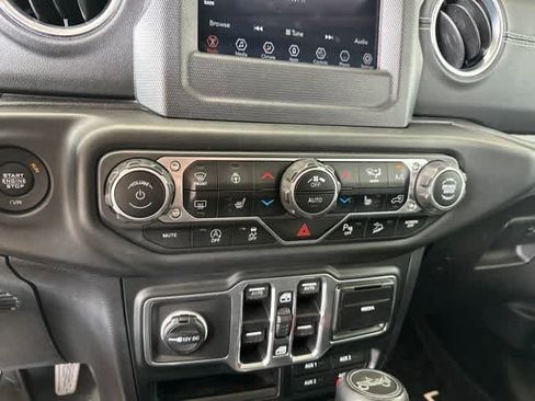 Used 2018 Jeep Wrangler Unlimited Sahara w/ Cold Weather Group AWD/4WD image 8