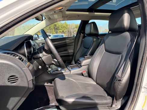 Used 2017 Chrysler 300 C w/ Safetytec Plus Group image 14