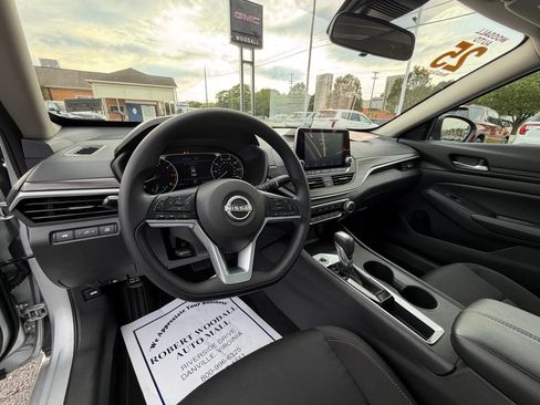 Used 2025 Nissan Altima 2.5 SV FWD image 19