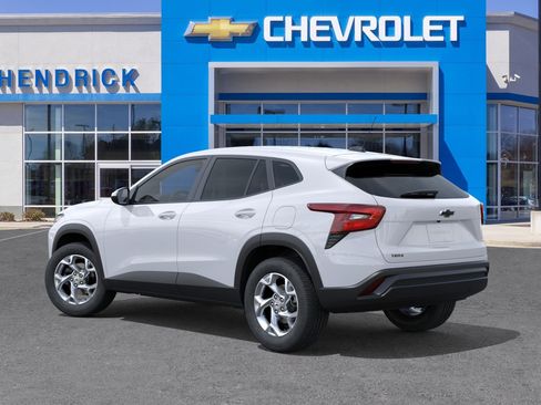 New 2026 Chevrolet Trax LS w/ LS Convenience Package FWD image 5
