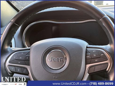 Used 2020 Jeep Grand Cherokee Laredo image 20