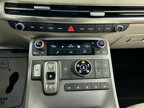 Used 2024 Hyundai Palisade AWD image 17