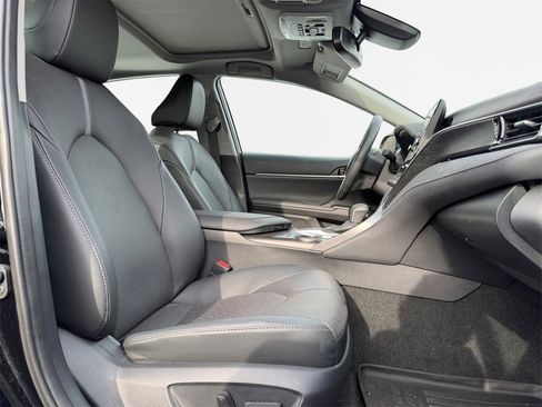 Used 2023 Toyota Camry XLE image 25