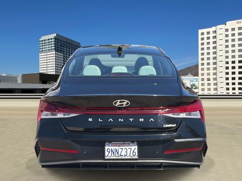 Used 2024 Hyundai Elantra Limited FWD image 4