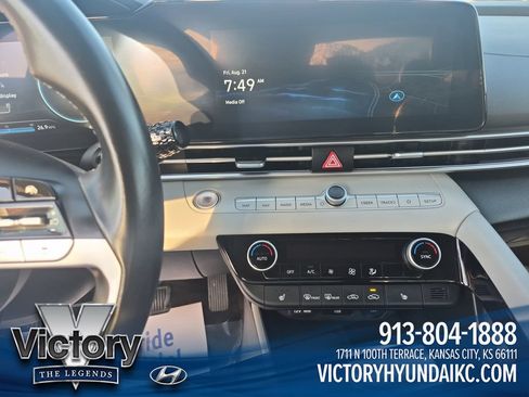 Used 2024 Hyundai Elantra Limited FWD image 17