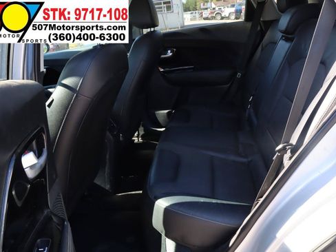 Used 2017 Kia Niro EX FWD image 13