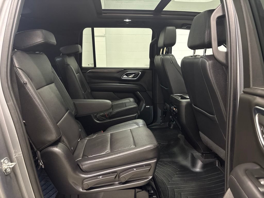 Used 2022 Chevrolet Suburban LT w/ LT Signature Plus Package AWD/4WD image 34