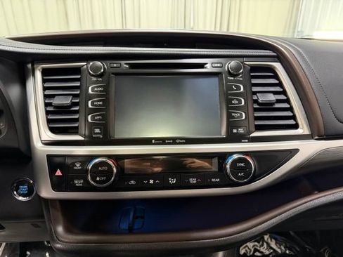 Used 2018 Toyota Highlander Limited AWD/4WD image 14