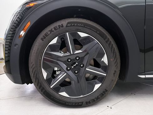 Used 2025 Kia EV6 Light w/ Light LR Technology Package RWD image 14