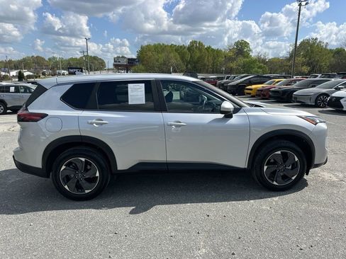 Used 2025 Nissan Rogue SV image 6