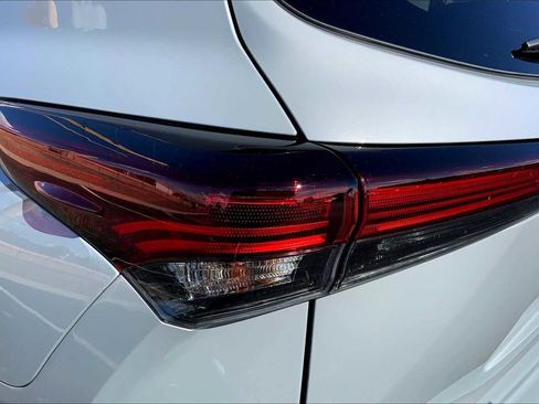 Certified 2025 Toyota Highlander XSE image 24