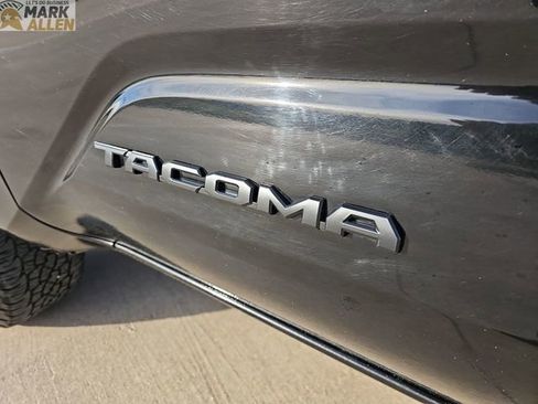 Used 2025 Toyota Tacoma TRD Off-Road AWD/4WD image 31